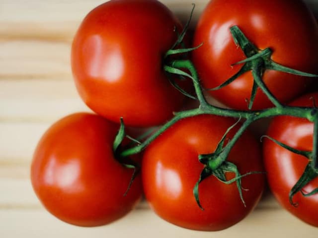Tomate perita x kg